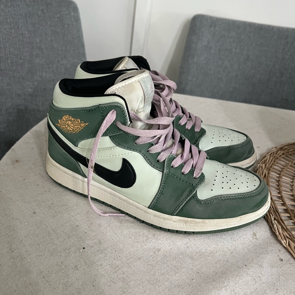 Nike Air Jordan 1 Mid Dutch Green Men 8 Women 9.5 Sneakers Shoes CZ0774-300
